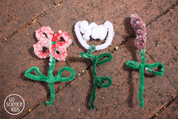 9 easy Pipe Cleaner Flowers for kids to make - Twitchetts